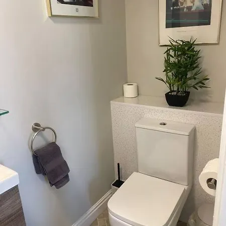 Flamingo - Two-bed With Seaview , Great Location Διαμέρισμα *