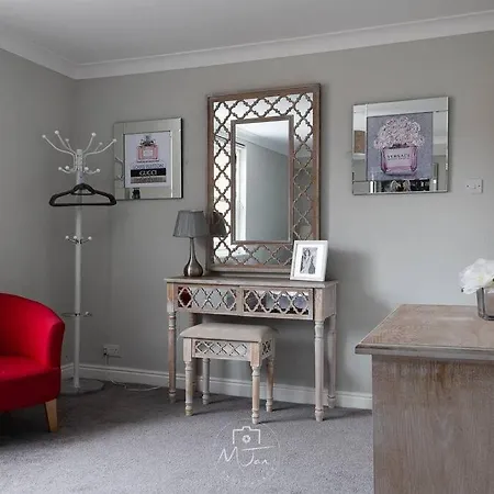 Flamingo - Two-bed With Seaview , Great Location Σκάρμπορο