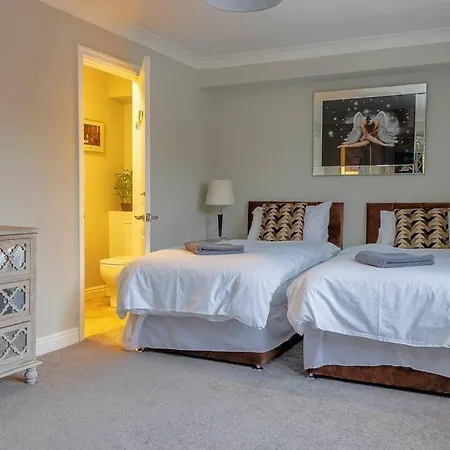 Flamingo - Two-bed With Seaview , Great Location Σκάρμπορο