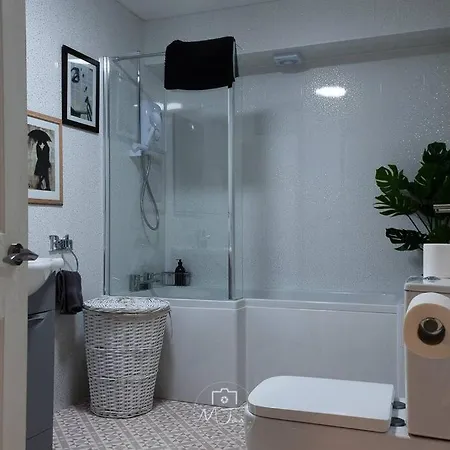 Flamingo - Two-bed With Seaview , Great Location Apartament