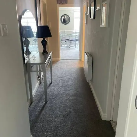 Daire Flamingo - Two-bed With Seaview , Great Location *