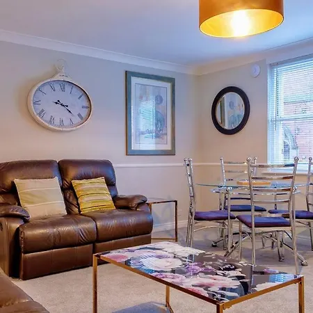 Flamingo - Two-bed With Seaview , Great Location * Scarborough