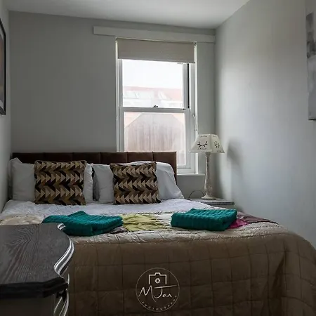 Flamingo - Two-bed With Seaview , Great Location Appartement *