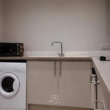 Flamingo - Two-bed With Seaview , Great Location Appartement *