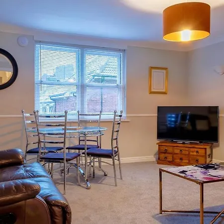 Flamingo - Two-bed With Seaview , Great Location *